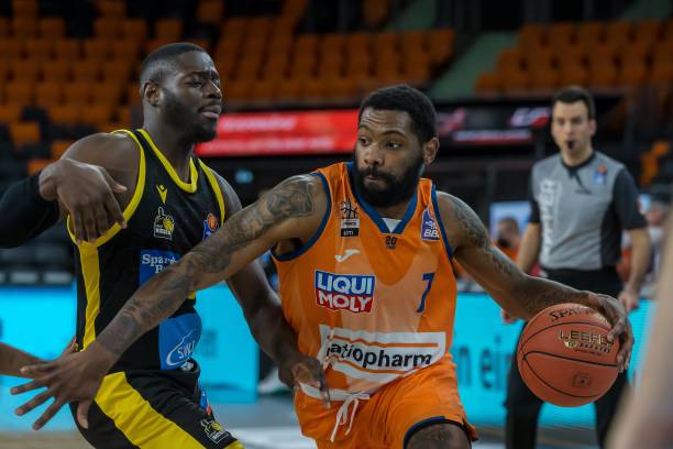 次展现了他 次展现了他