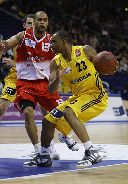 随着足球发 随着足球发