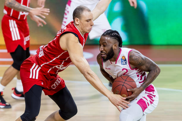 纳在进攻端 纳在进攻端